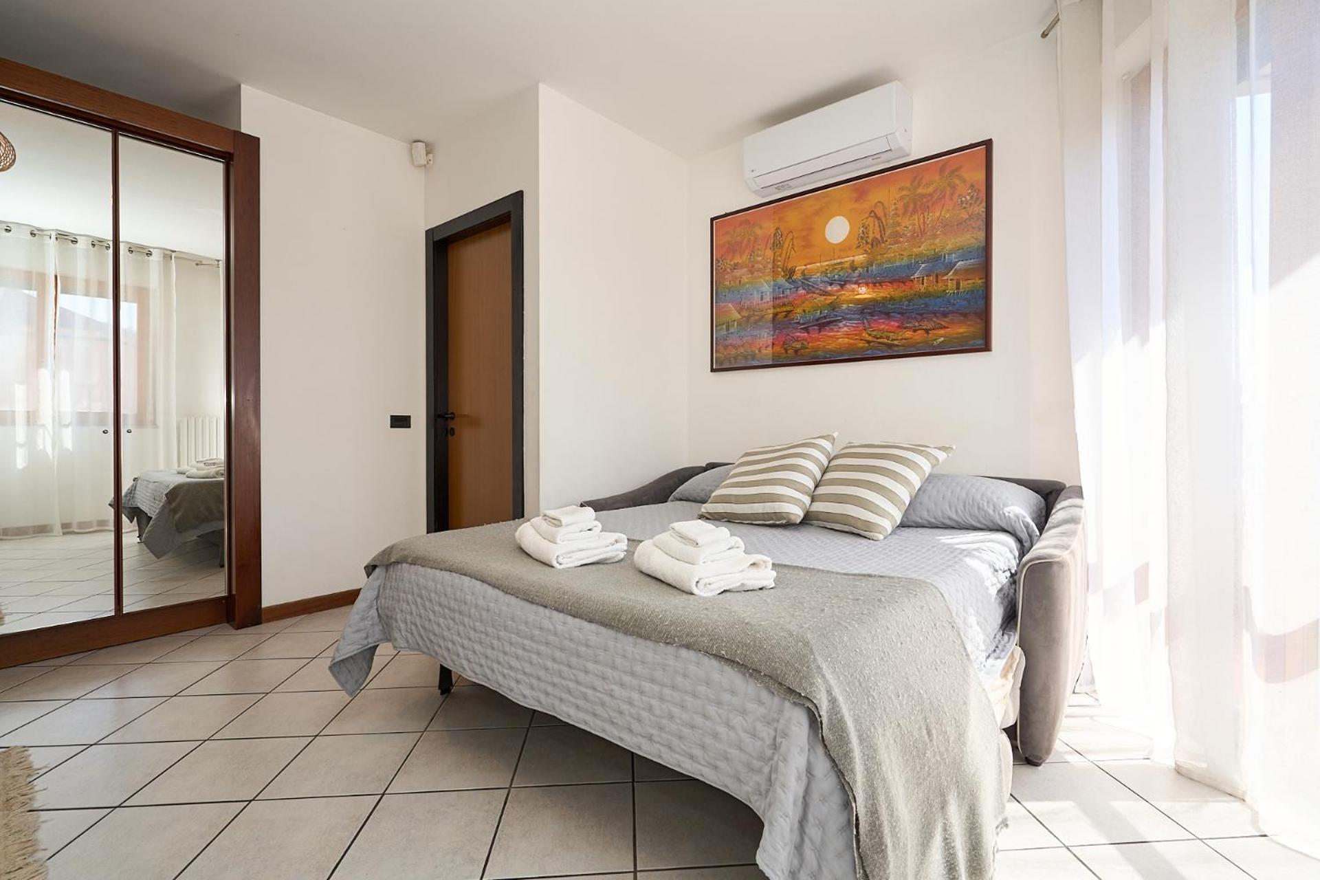 -luminosa 5 Stars With Balcony- Wifi Netflix 15 Minutes From Duomo Milano